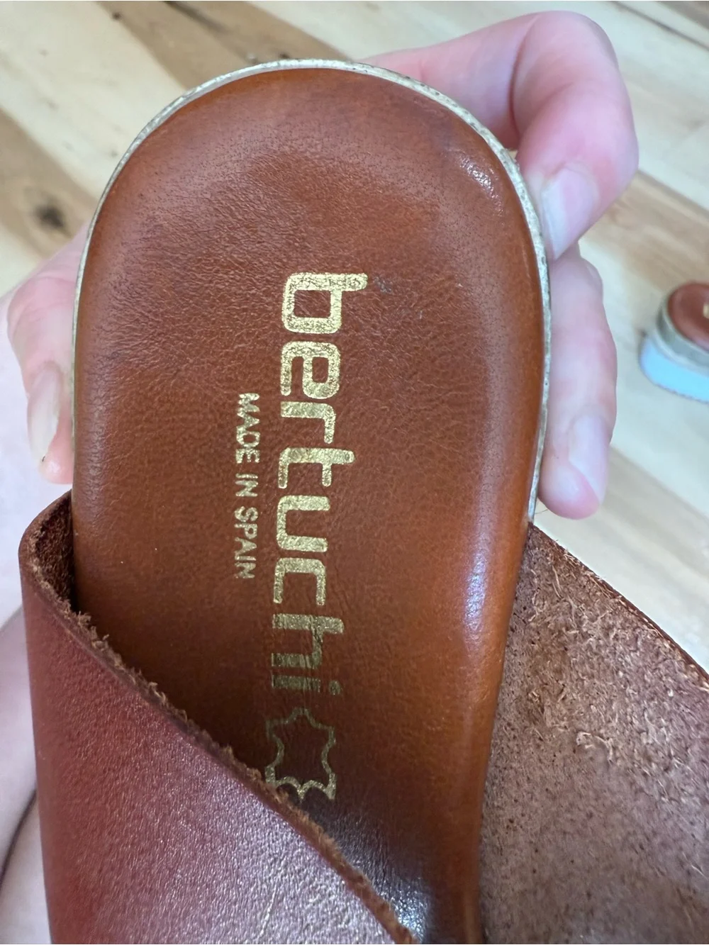 Bertuchi tan leather